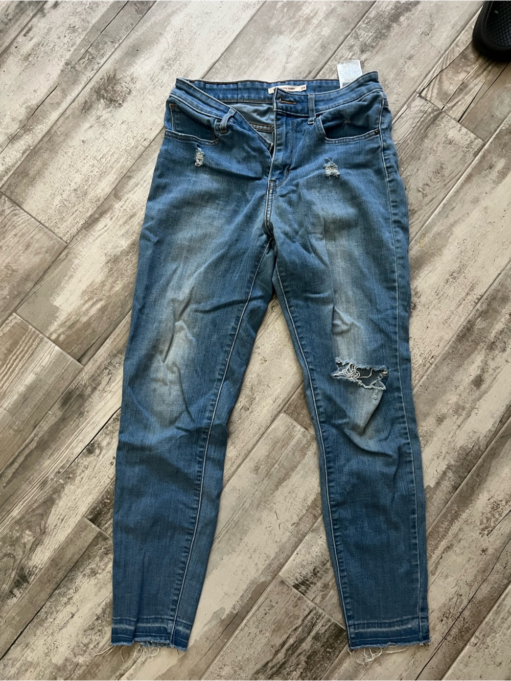 Levi's Women's Skinny Jeans in Medium Blue with Distressed Knee
